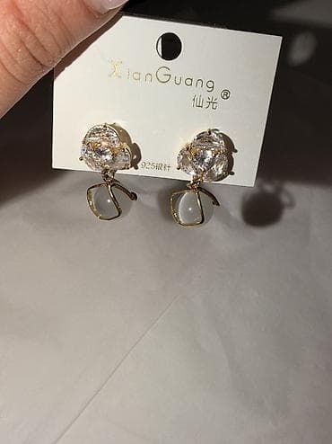 papaqlarin satisi: Maya deyerinden bele ucuz aksesuarlar satilir. Hecbiri isdifade — 8