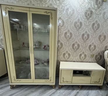 белый кожаный диван: Классический диван, Диван, Без подьемного механизма, Нераскладной — 5