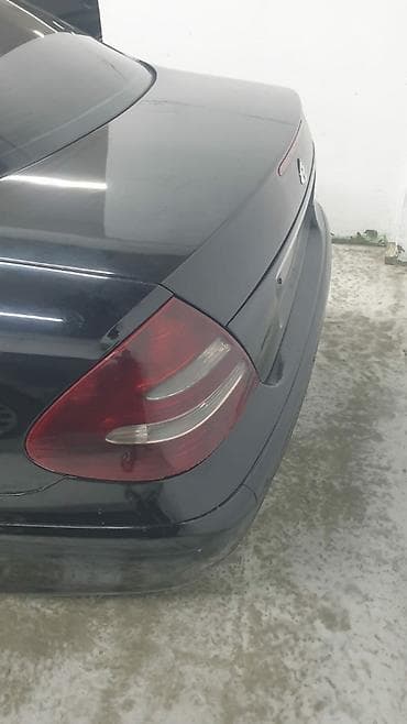 bmw m3 e46: Mercedes-Benz E-Class: 2.2 l | 2002 il Sedan — 2