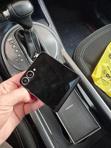 samsung fold 3: Samsung Galaxy Z Flip6, rəng - Qara — 2