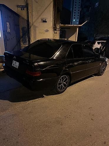 mersedes qapı: Mercedes-Benz C-Class (W202) sedan - Kuzov: qara rəng, 4 qapı, sedan — 3