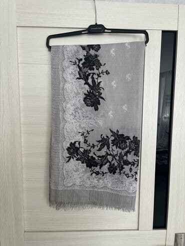 Hicab: Шарф Valentino. Оригинал. Шерсть. Размер 175см*70см. В идеальном — 2