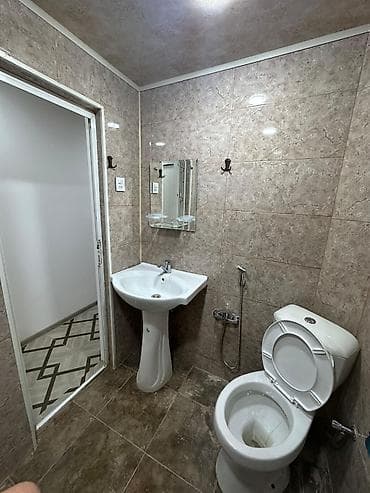 kiraye ev nermanovda: Yasamal rayonu, Elmlər metrosunun yaxını, Nəşriyyatın qarşısı, köhnə — 8