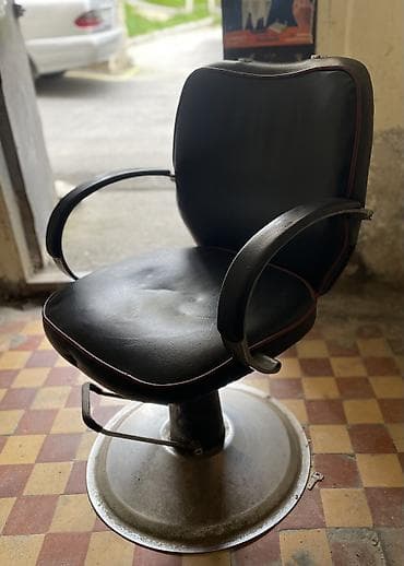 berber salon mebeli: Bərbər/kosmetologiya kreslosu - Material: qara rəngli süni dəridən — 1