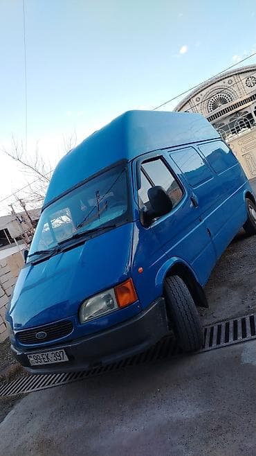 Ford Transit yüksək tavanlı yük mikroavtobusu - Korpus: Uzadılmış