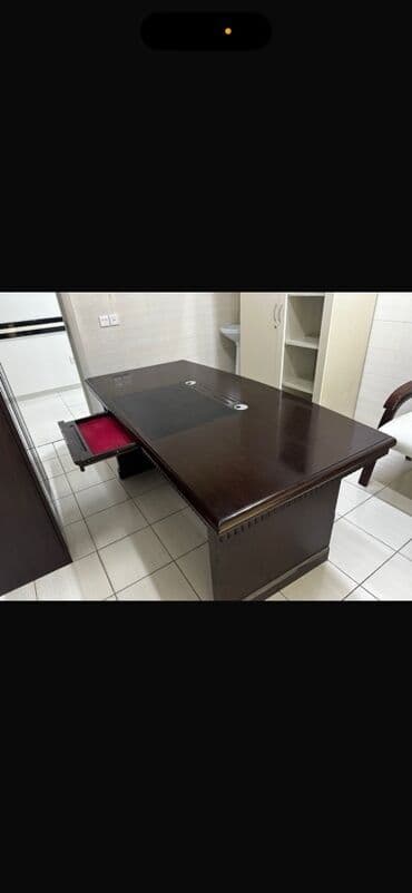 əncir ağacı: Ofis mebel dəsti – tünd qəhvəyi, klassik dizayn Tərkibi: - — 2