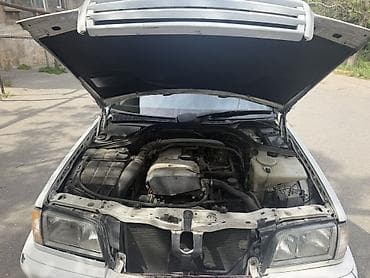 2004 bmw 318: Mercedes-Benz C 200: 2 l | 1998 il Sedan — 2