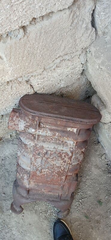 чугунная печь камин: Döküm soba– təbii qazla işləyən, klassik tip. - Material: tam çuqun — 2