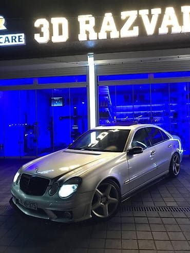 Mercedes-Benz E 320: 3.2 l | 2002 il Sedan