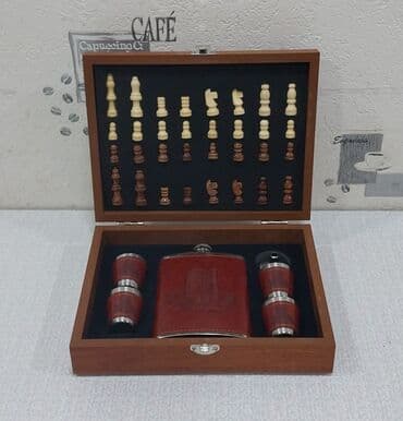 şahmat satılır: İçki qabı dəsti şahmat lövhəsi ilə birlikdə satılır. Üzərində Qız — 1