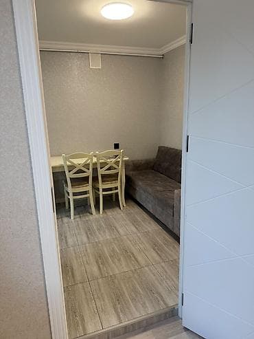 Kirayə üçün tam təchiz olunmuş kiçik mənzil - Planlaşdırma: girişdən