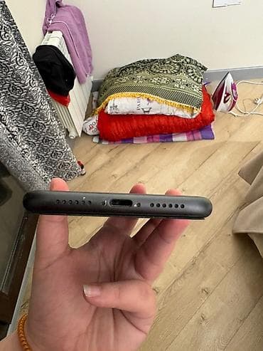 Powerbanklar: IPhone 11, Qara, Face ID — 3