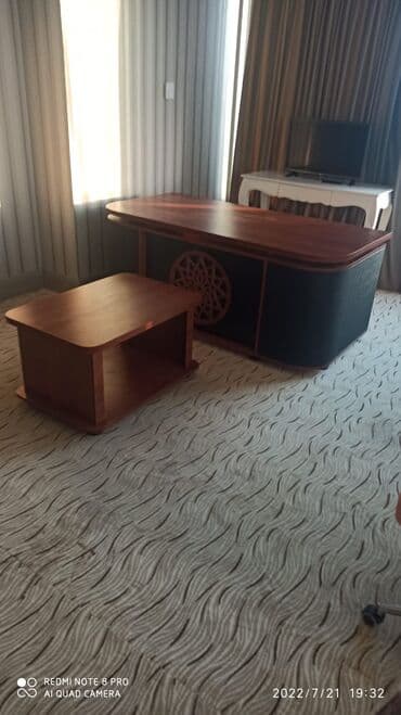 Ofis üçün masa dəsti - Tərkib: 1 ədəd böyük iş masası və 1 ədəd aşağı