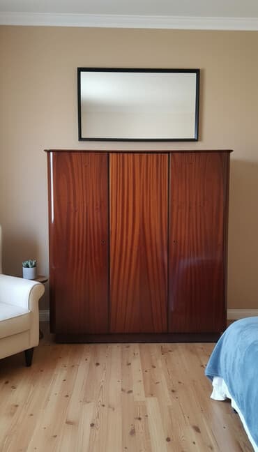 Açılan, 3 qapılı Düz dolab, Qarderob, paltar dolabı lalafo.az -da Açılan, 3 qapılı Düz dolab, Qarderob, paltar dolabı