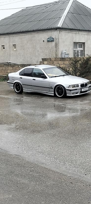 korola: BMW 320: 2 l | 1995 il Sedan — 2