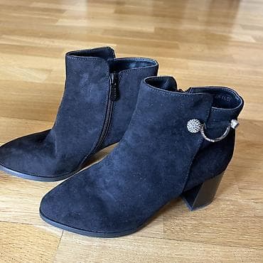 zamşa çəkmələr: Qara zamşa qadın botları - Model: qısa konçlu, yanlardan gizli — 1