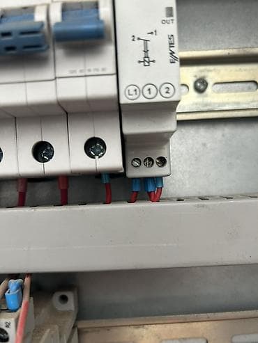 heyet gulleri instagram: Məhsul: Süni dekorativ gül sarmaşığı Təsvir: - Realist görünüşlü krem — 2