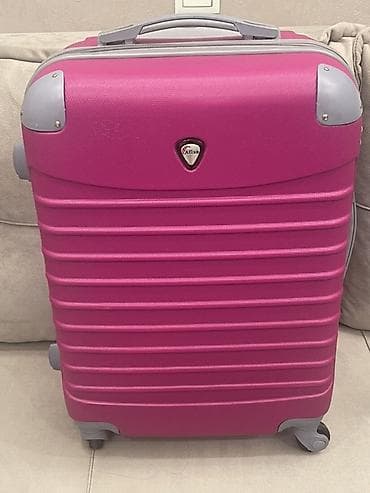 qısatuklu ingilis pişiyi: Sərt korpuslu əl yükü çamadanı - Rəng: parlaq çəhrayı, boz detallarla — 5