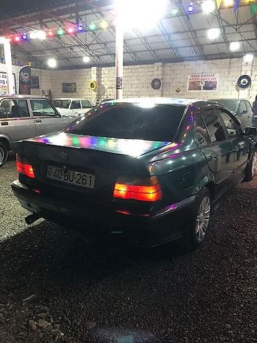 chevrolet cobalt salon: BMW 3 series: 2 l | 1993 il Sedan — 5