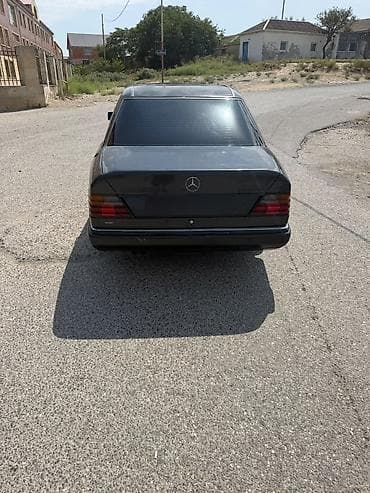 Mercedes-Benz E-Class (W124) sedan - Kuzov: metalika, 4 qapı, klassik — 9