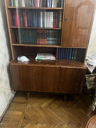 taxta mebel: Retro mebel dəsti – palıd rəngli, cilalı taxta Tərkibi: - İki qapılı — 3