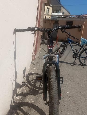 Dağ velosipedi – 26” təkərlər - Geniş, dişli 26” off-road təkərlər