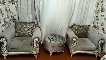Ev üçün mebel: Klassik üslubda, zərif oyma detallı salon dəsti. Tərkib: - 3 nəfərlik — 3