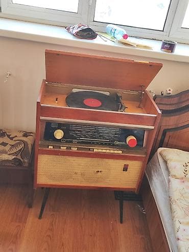 Vinil vallar: Mebel korpuslu vintage “Rigonda” radiola – radio + vinil pikap — 1