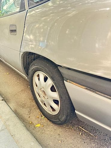 opel vectra b: Opel Vectra: 2 l | 1995 il 455084 km Sedan — 6