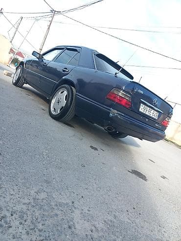 Su nəqliyyatı: Mercedes-Benz E 220: 2.2 l | 1994 il Sedan — 8