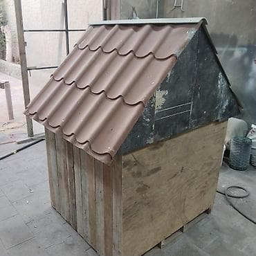 it paltarları: === PART 1: TEXTUAL DESCRIPTION === Taxtadan hazırlanmış it daxması — 3