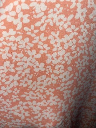 sensorlu saat: 50 azn alinib, 4 saatliq geyinilib. M razmerdir.25 azne satilir — 4