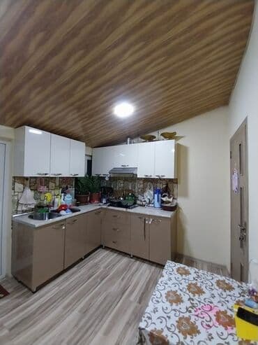 ev xacmaz: 3 otaqlı, 100 kv. m, Orta təmir — 3