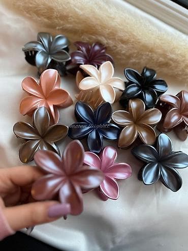 sarı saç: 2azn - 4azn Məhsul: Çiçək formalı saç sıxacları (krab klips) Təsvir — 3