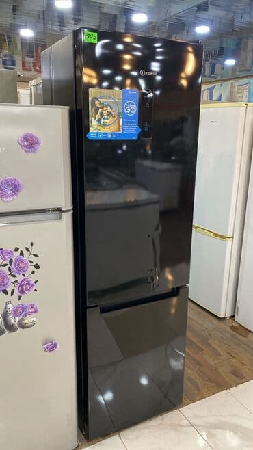 2 qapılı Indesit Soyuducu Satılır, rəng - Qara