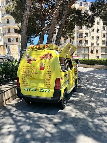 food truck: Sarı rəngli mobil “fast food” furqonu – isti və qəlyanaltılar yerində — 3