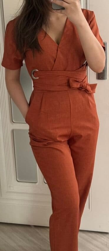 şortik tulum: Qadın tulumu 85azn’ə alınıb 35azn’ə satılır. 2dəfə geyinilib əla — 1