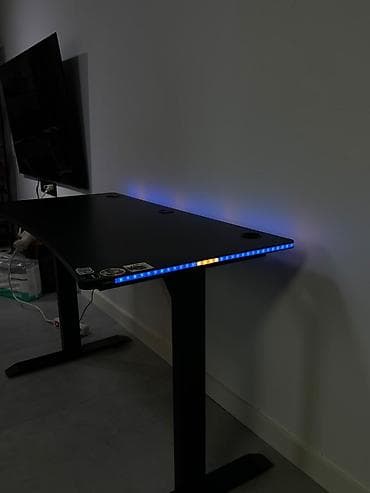 gaming monitör: HALDUM Legend RGB oyun masası - Geniş, rahat iş səthi: karbon lif — 2