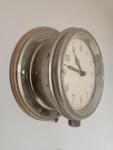 Divar saatları, Mexaniki