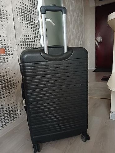 Спорт и отдых: N.C.S. təkərli səyahət çamadanı – böyük ölçü, qara rəng.aeraportda — 1