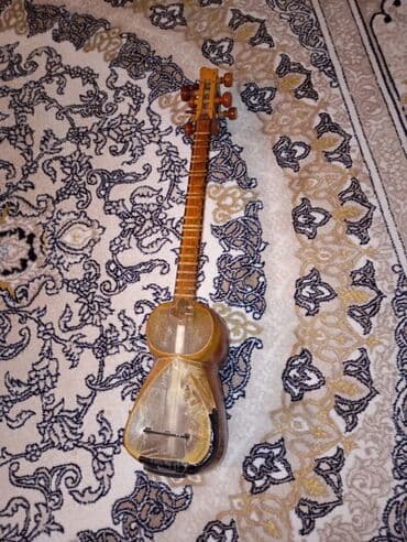 Akkordeonlar: Məhsul: Tar Təsvir: - Azərbaycan milli simli musiqi aləti – tar. - — 1