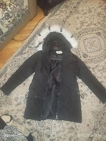 Qadın trikotaj üst geyimləri dəsti 1) Bej rəngli qısa huddi: - Sıx