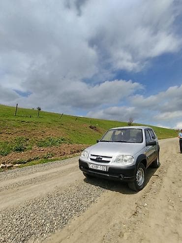 hava kampressor: Chevrolet Niva SUV - Kuzov: 5 qapılı, gümüşü rəngli, plastik qoruyucu — 5