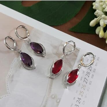 xari bulbul sancaq: Xuping sırğalar. 1-ci yasəmən qaşlı sırğa -4azn 2-ci narıncı qaşlı — 2