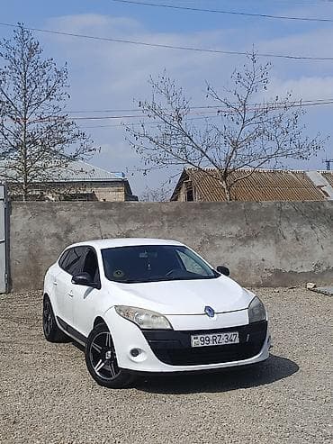Renault Megane (universall/kombi), ağ rəng. Xüsusiyyətlər: - Kuzov: 5