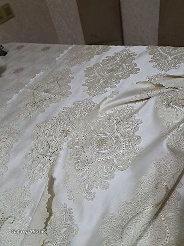 ag laminat: Zərif naxışlı süfrə/parça,atlas 300 sm x150 sm.Masazir,Yeni Bakida. - — 1