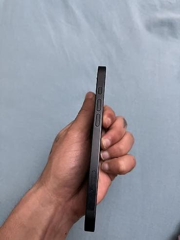 babyliss e 837: IPhone 16e, 128 GB, Qara, Face ID — 7