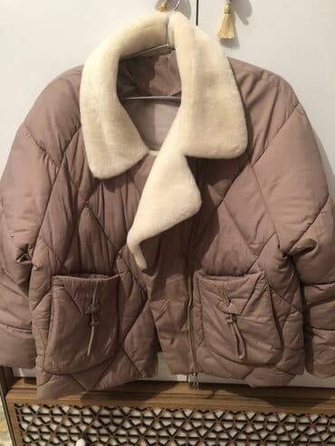 Toy paltarları və aksesuarları: Qadınlar üçün qışlıq qısa şişmə gödəkcə - Rəng: toz-tünd bej (taupe) — 2