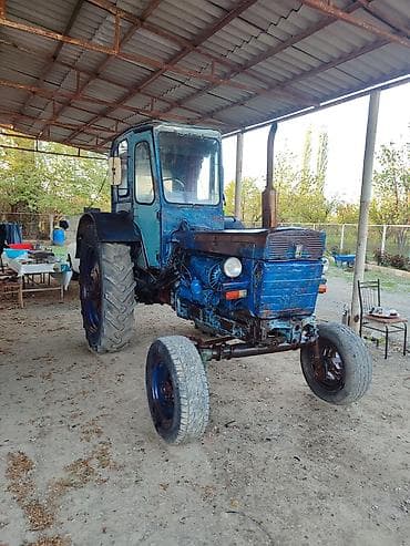 Te 28 tiraktor saz vezyetde dolu tiraktordu təkərləri təzə mator