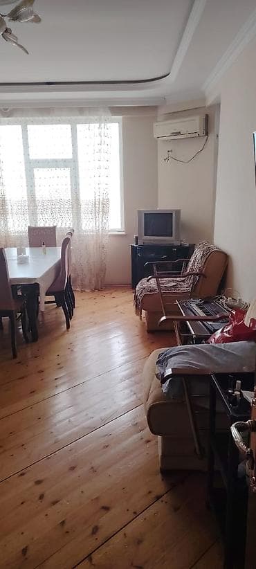 şəmkir ev: 9 cu mikraroyon Tərlan şadlıq sarayınin yani 2 otaqlı bina evi 600 AZN — 4